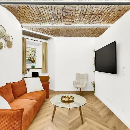 The Magnificent Urban Hideaway Daire Bratislava
