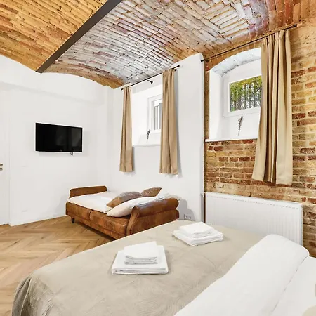 The Magnificent Urban Hideaway Daire Bratislava