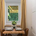 דירה The Magnificent Urban Hideaway *